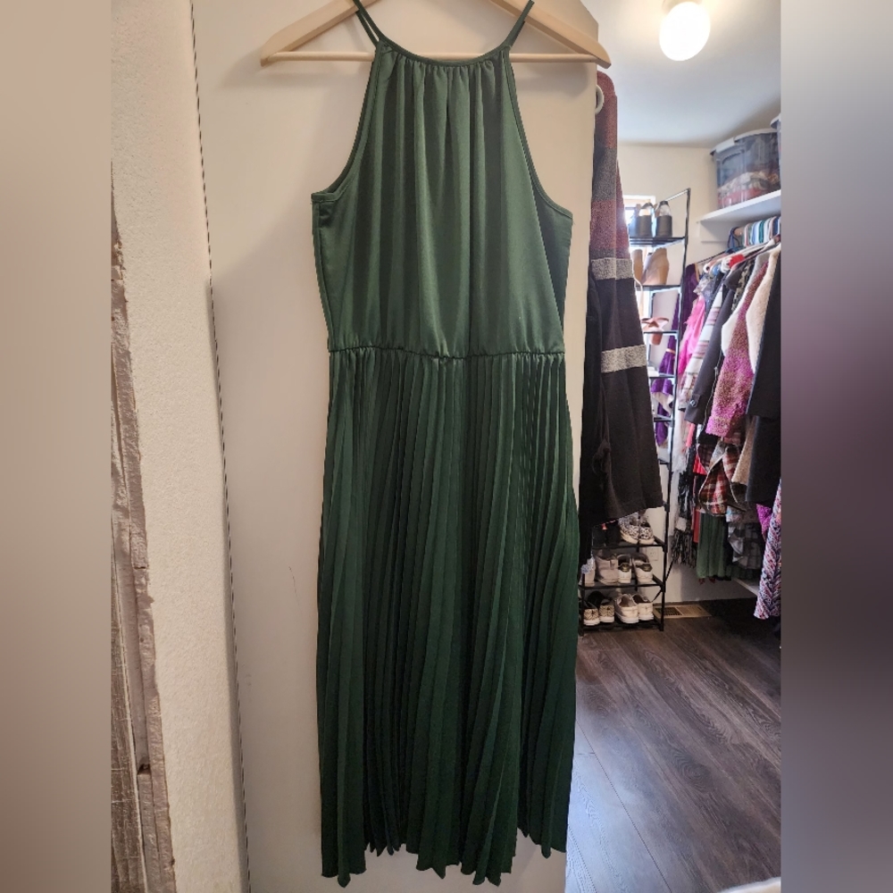 Dress - Picture 4 of 5